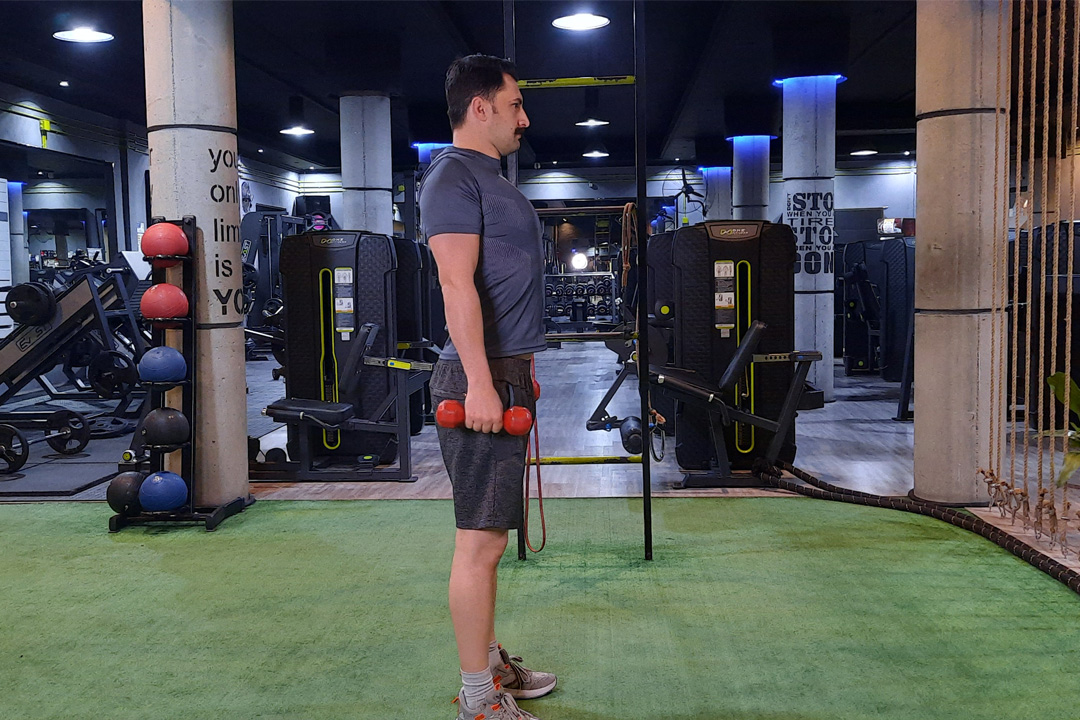 شراگ دمبل با نزدیک کردن کتف