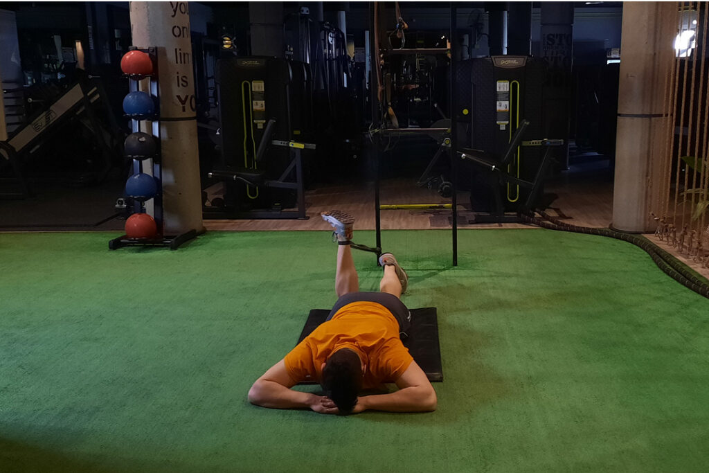 پشت پا پاوربند تک دمر خوابیده