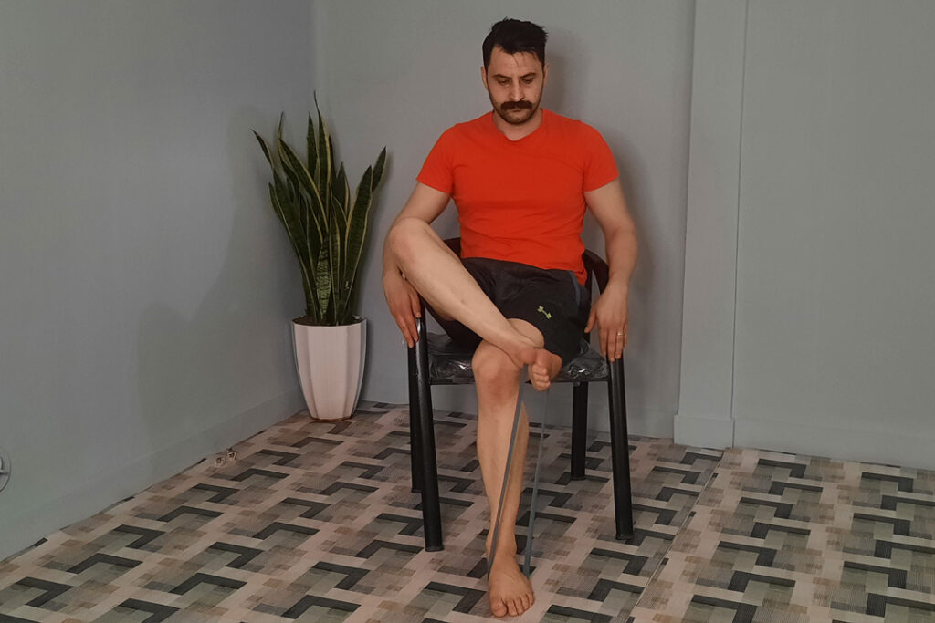 اینورژن پا با کش پا نشسته