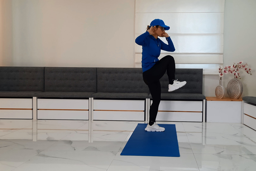 زانو بالا با آرنج مخالف