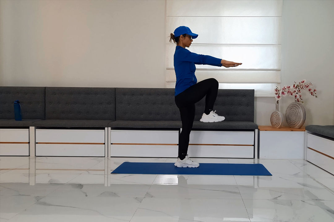 تعادل تک پا با کیک بک