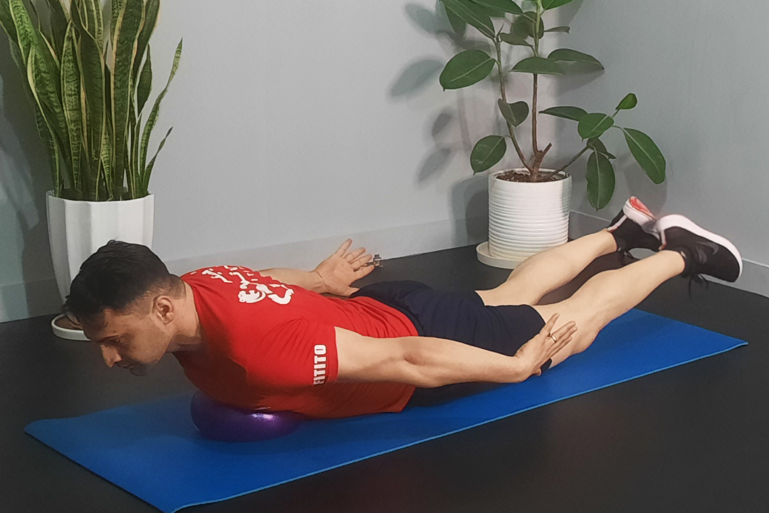 سوپرمن روی توپ پیلاتس