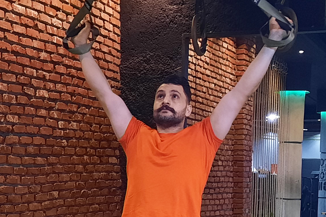 ذوزنقه  دست حالت وای بالای سر تی آر ایکس