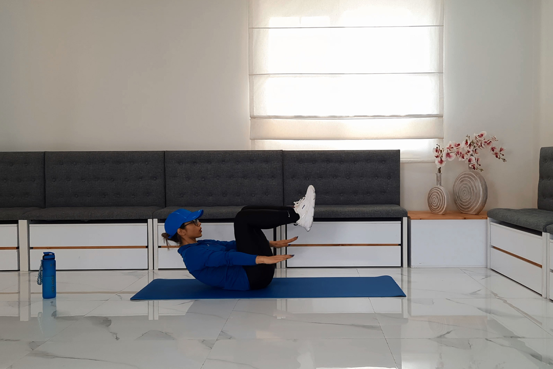 شکم کرانچ نیمه زانو بالا