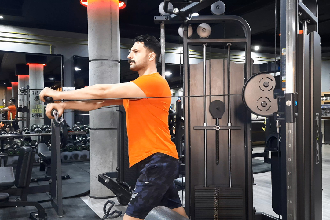 قفسه سینه سیم کش دست باز ضربدری