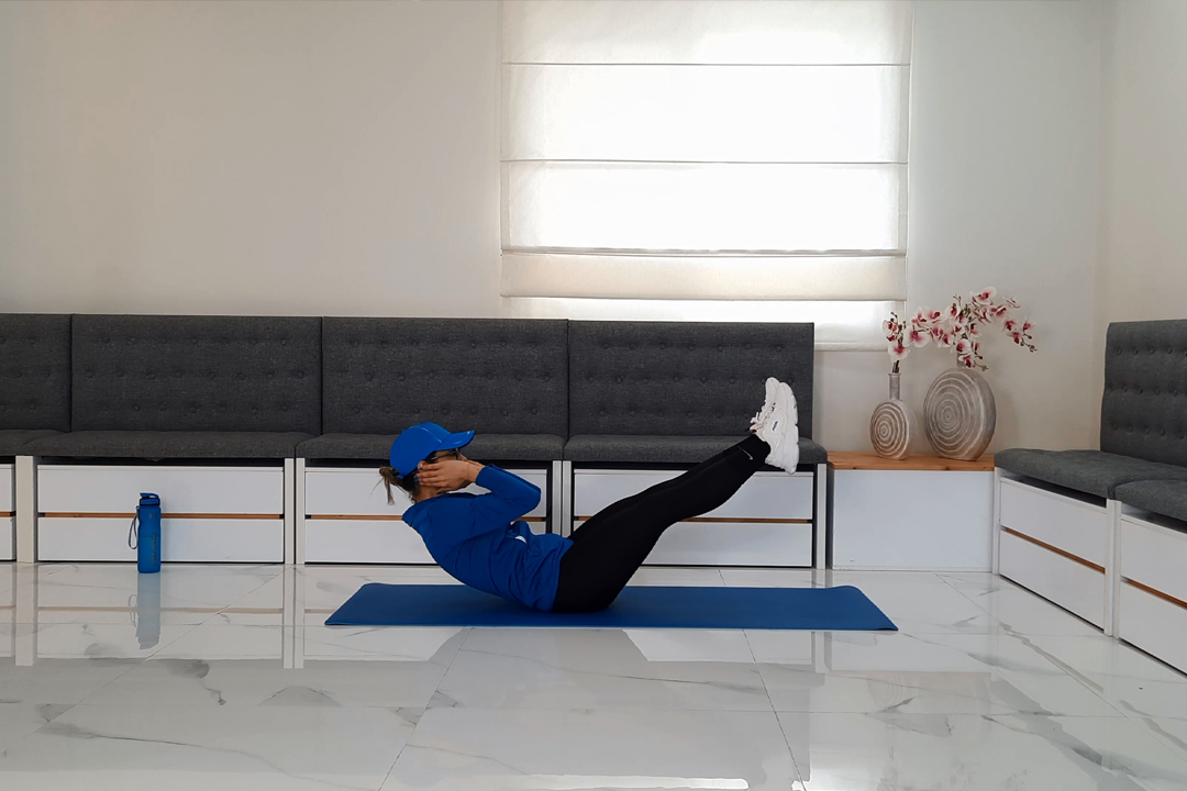 شکم کرانچ نیمه پاصاف بالا