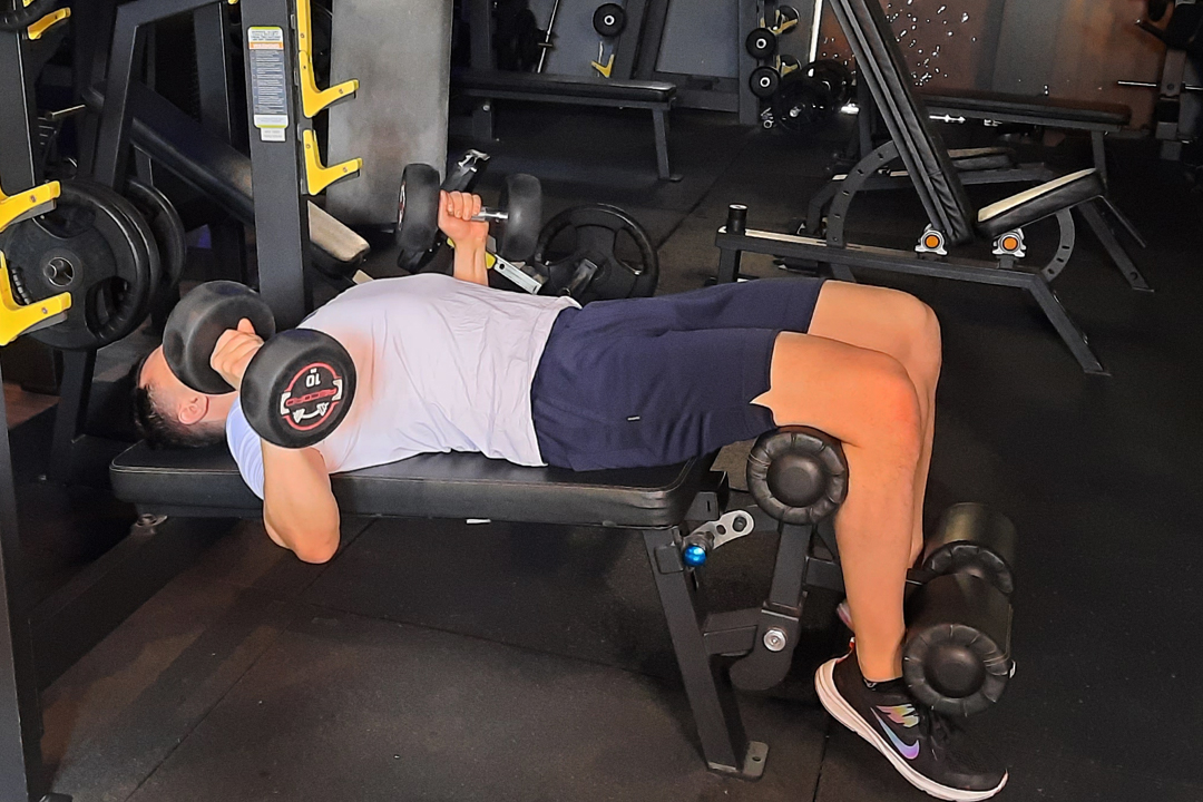 قفسه زیرسینه دمبل