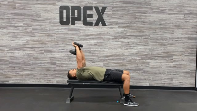 پول اور دمبل روی میز