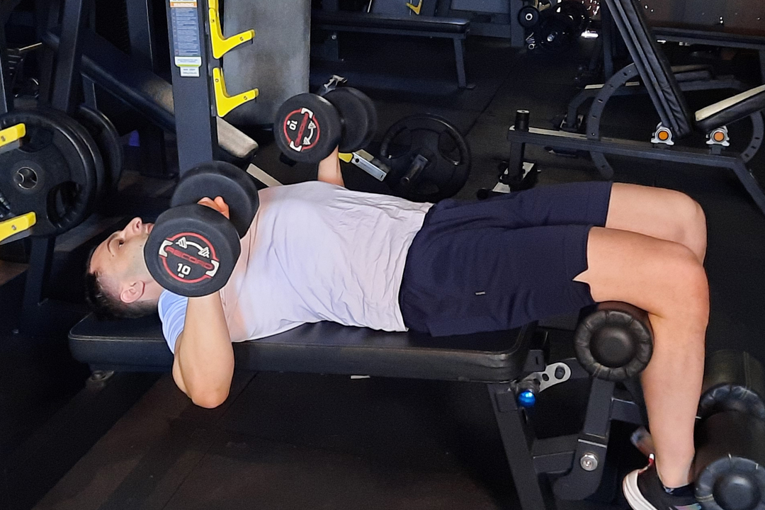 پرس زیرسینه دمبل