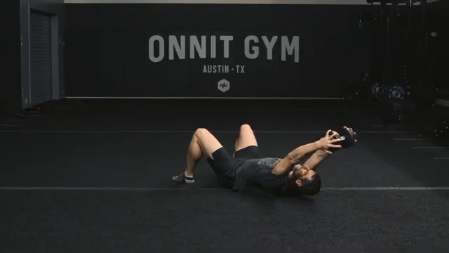 پول اور دمبل روی زمین