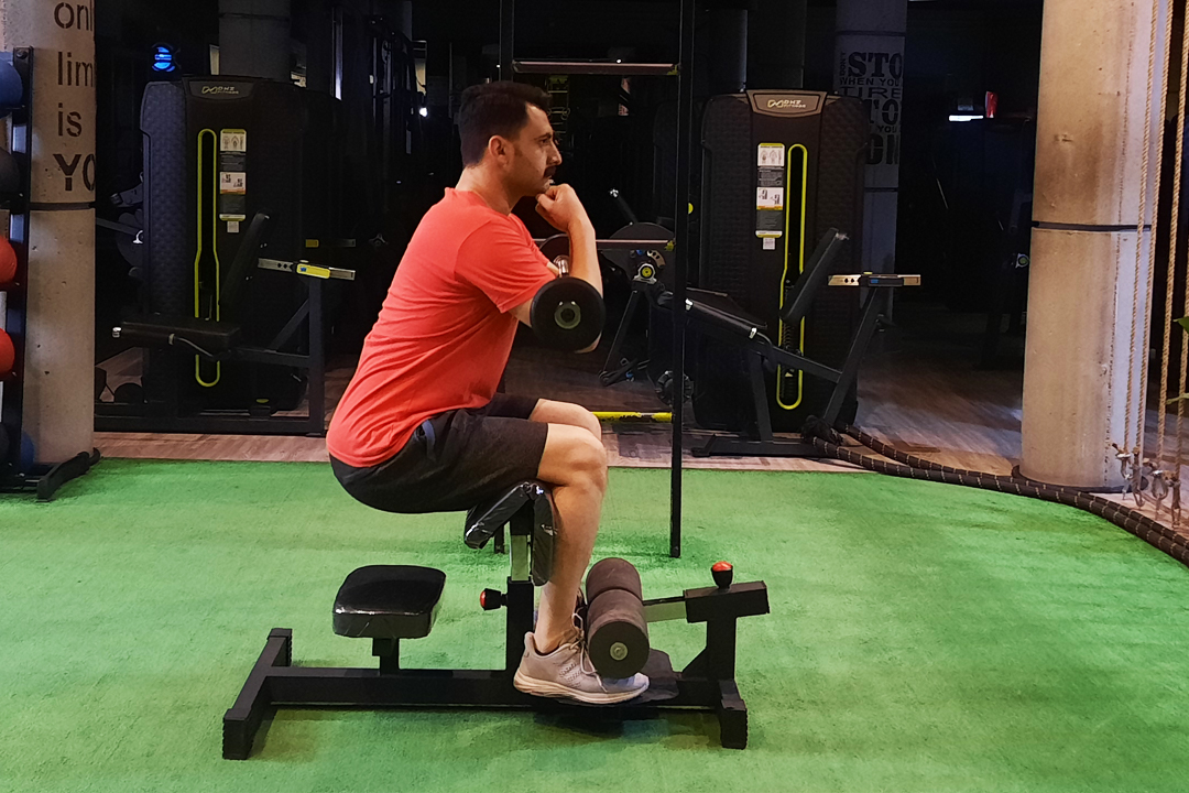 سی سی اسکوات دستگاه با هالتر دست جمع