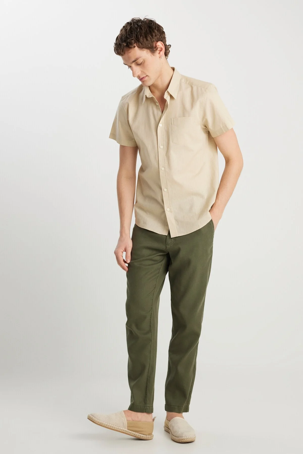 شلوار چینی مردانه با کمر کشی Wrangler - تصویر 2