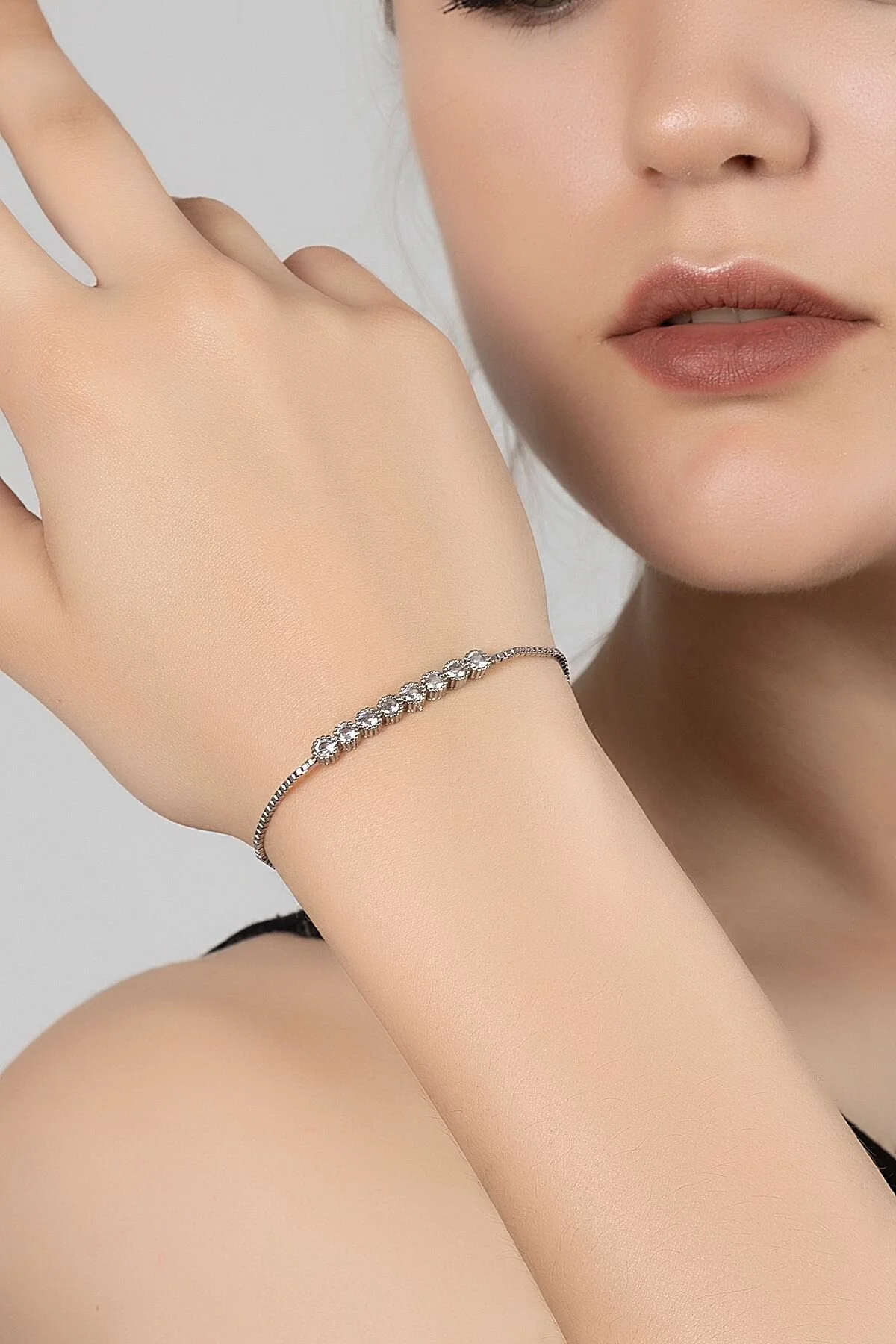 ساعت مچی زنانه وینتج با بند نقره‌ای و سنگ‌های زینتی - Polo Air PL-1499B6 - تصویر 3