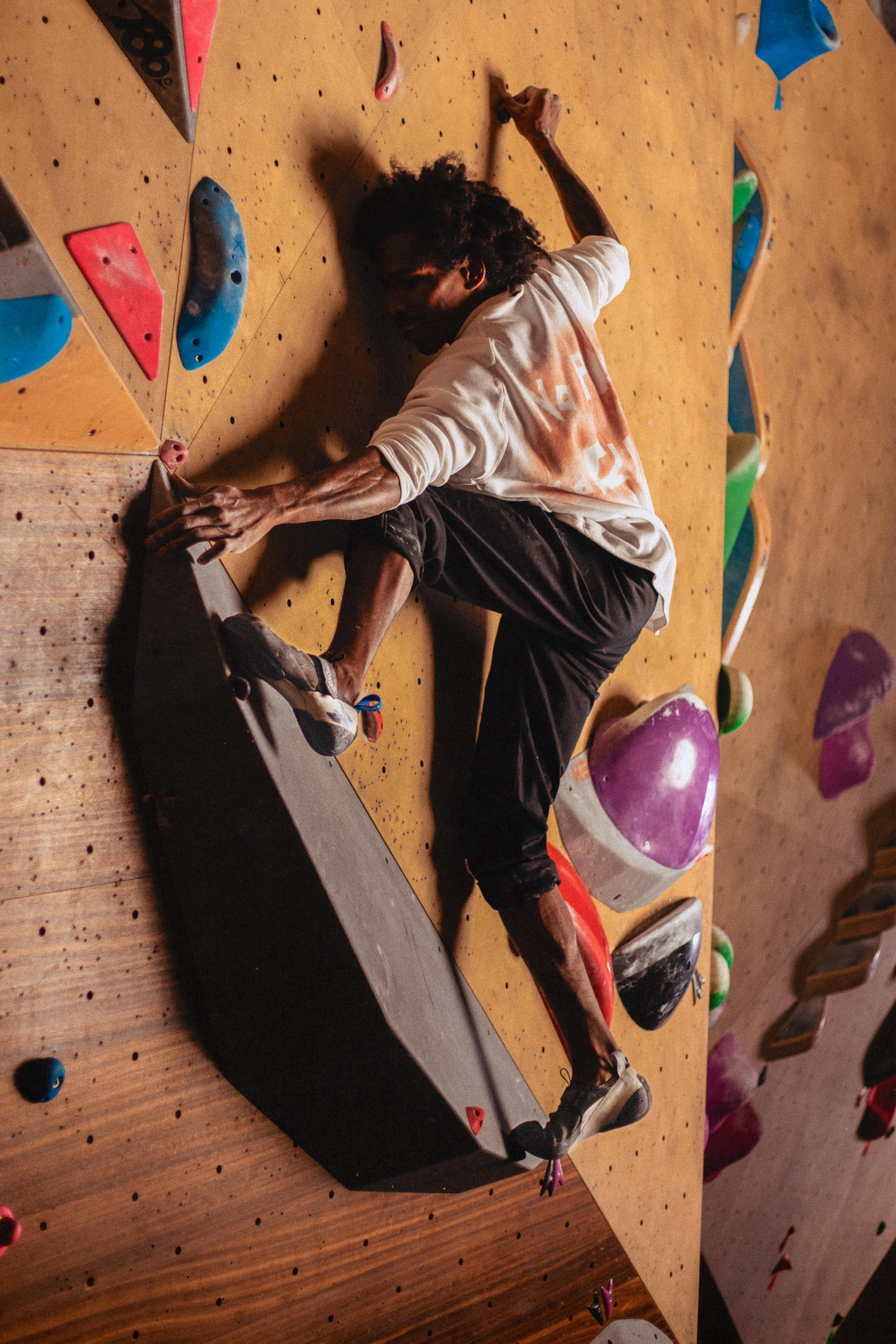 کفش سنگ‌نوردی سیموند مدل Edge Soft – رنگ سفید/مشکی