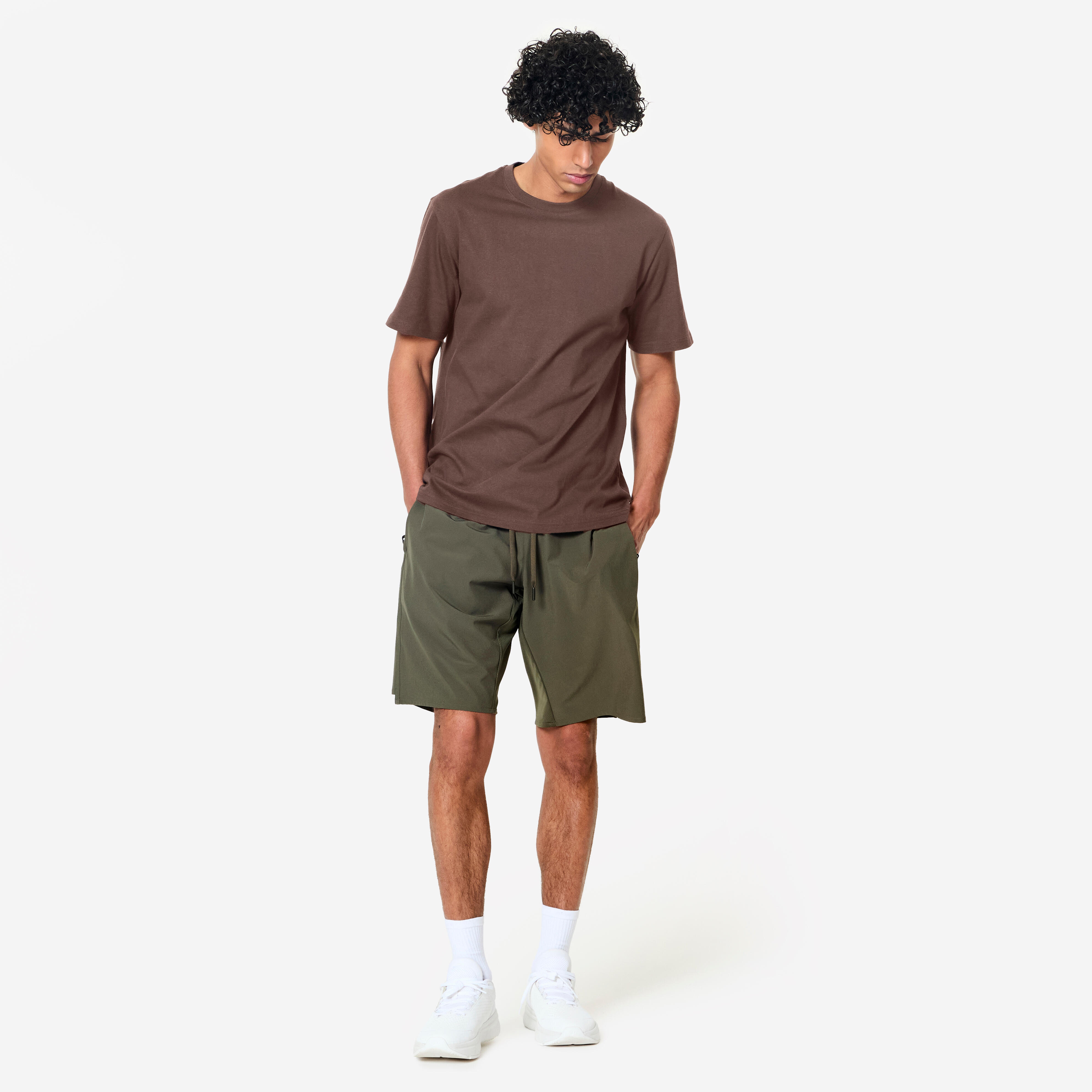 تی‌شرت ورزشی مردانه آستین کوتاه با یقه گرد – رنگ قهوه‌ای